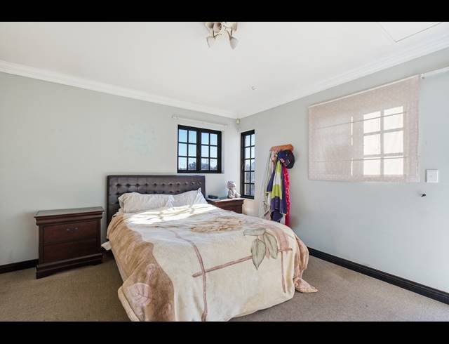 4 BEDROOM HOUSE FOR SALE IN LONEHILL